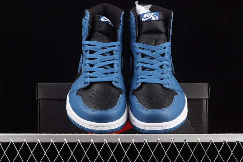 All categories Air Jordan Jordan series basketball shoes Air Jordan 1 High L version Air Jordan AJ1 High Retro AJ1 Joe 1 Royal Blue 2.0 high-top basketball shoes 555088-404